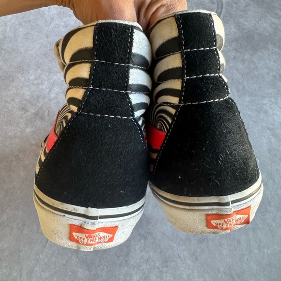 Vans Black and White Skateboard Shoes - Picture 5 of 8